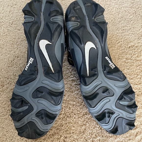 Nike Alpha Fastflex Black and White Men's Athletic Cleats. - Picture 5 of 9